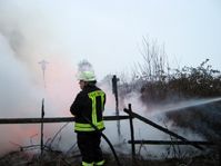 In Brenig brannte ein Holzhtte in voller Ausdehnung