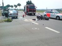 Warum es zu dem Unfall auf der Kreuzung kam ist der Feuerwehr unbekannt.